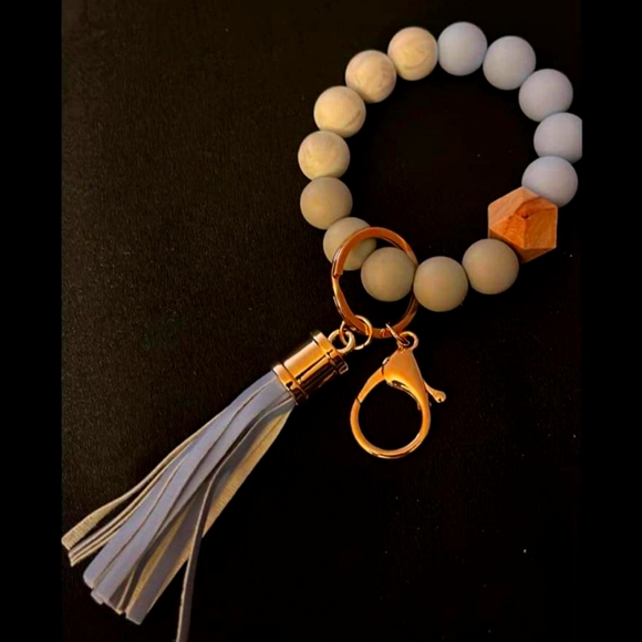 Silicone bead keychain bracelets - Picture 1 of 1